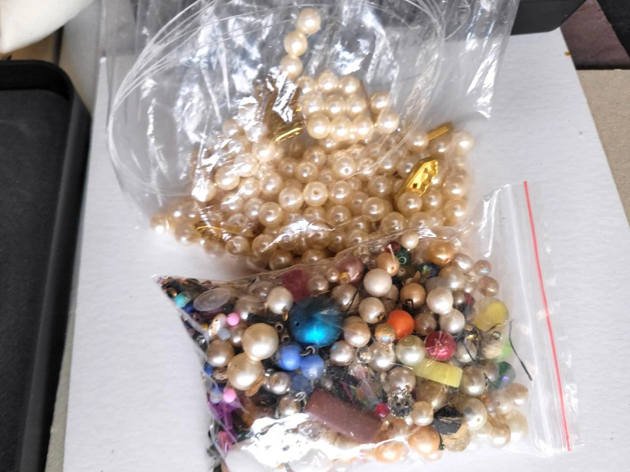 2 Lots - 240 gr - de perles diverses pierres et autres pour la création ..